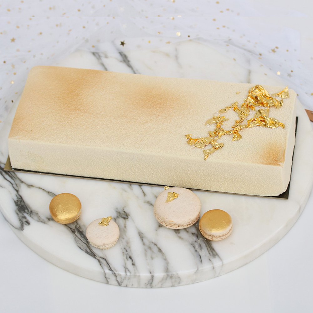 White Chocolate Caramel Cake with White and Gold2